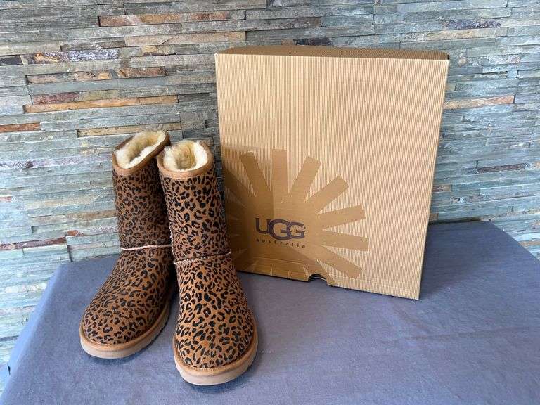 UGG Boots Classic Short with Box image