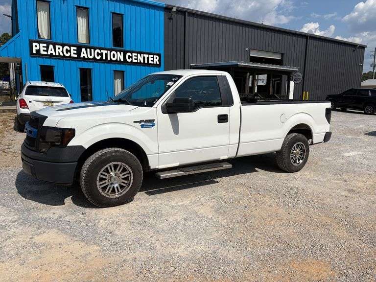 2013 Ford F-150 XL 2WD image