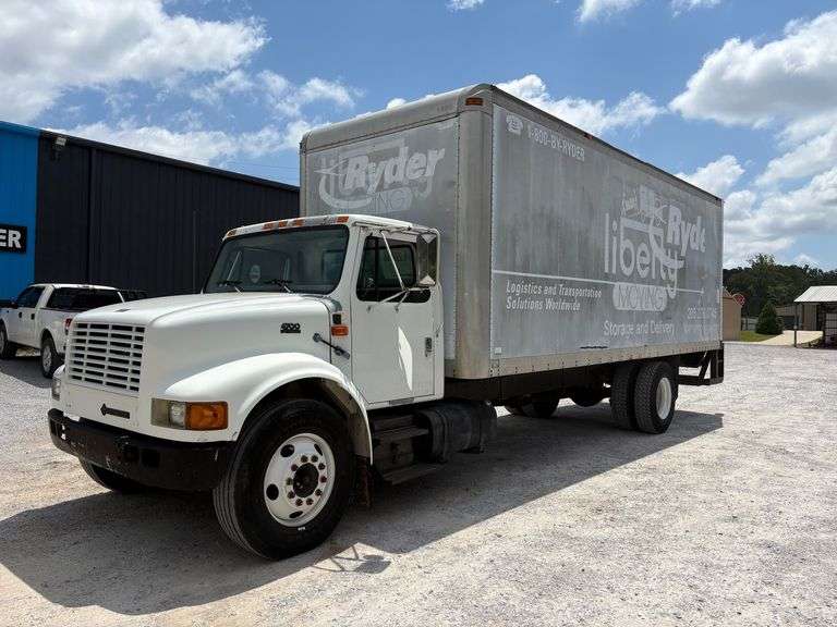 1999 International 4700DT 466E Diesel 24ft Box Truck image
