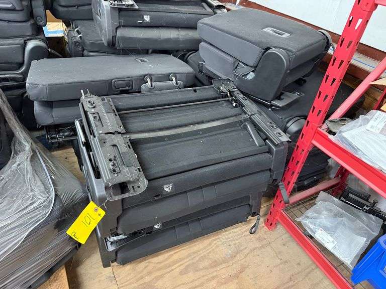 Pallet - '21-'24 Chevrolet Tahoe 2nd Row Take Out Seats (30-70 Splits) image