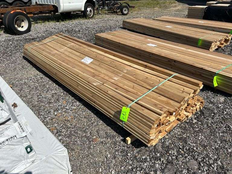 Stack- Western Red Cedar-Smooth 4 Sides 5/4"x4"x12' Decking/Fencing, 120 Pieces image