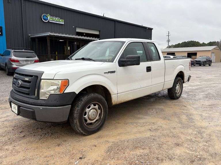 2010 Ford F-150 XL Pickup image