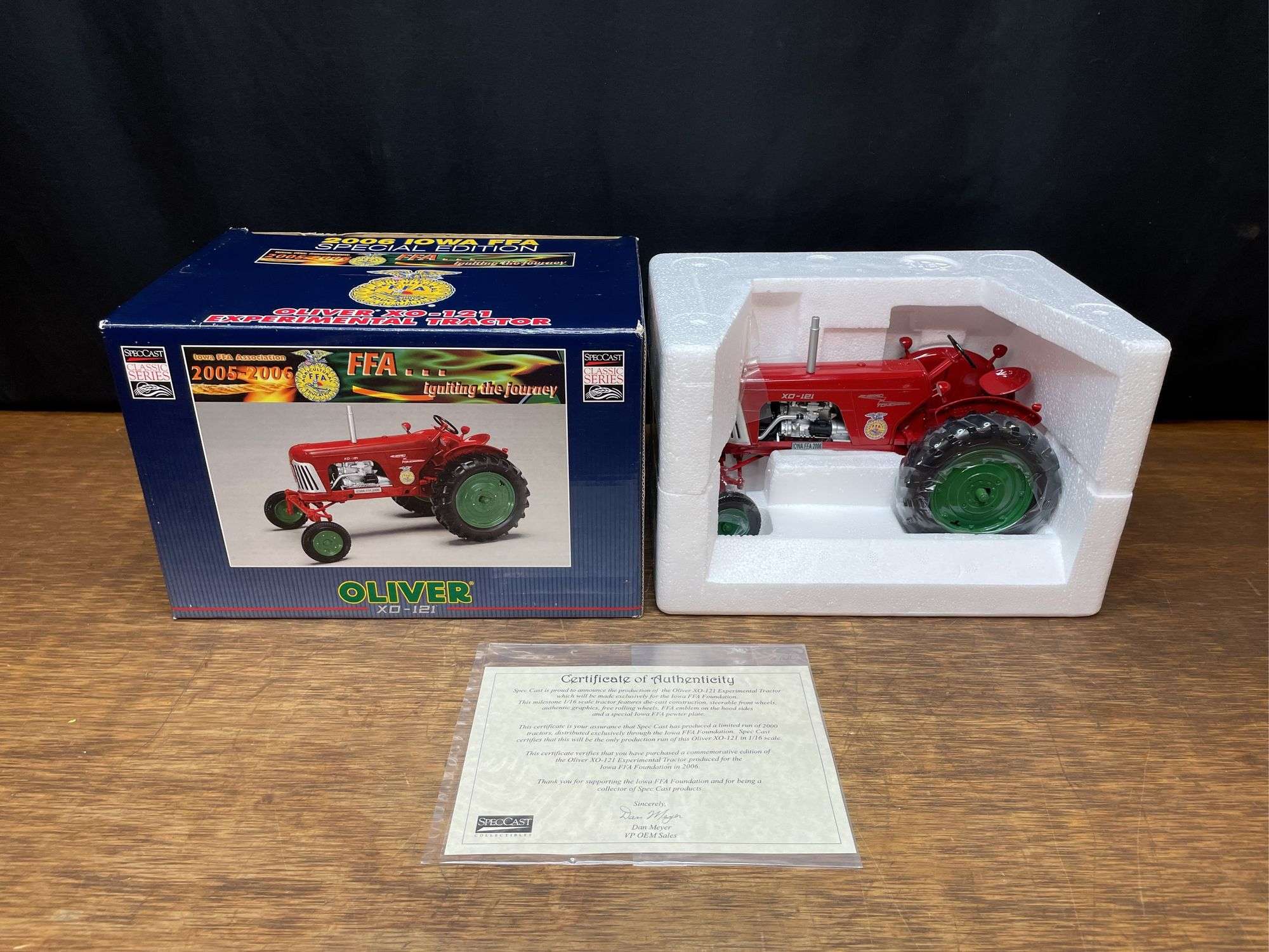 1/16 Oliver XO-121 2006 Iowa FFA NIB SC - Aumann Auctions, Inc.