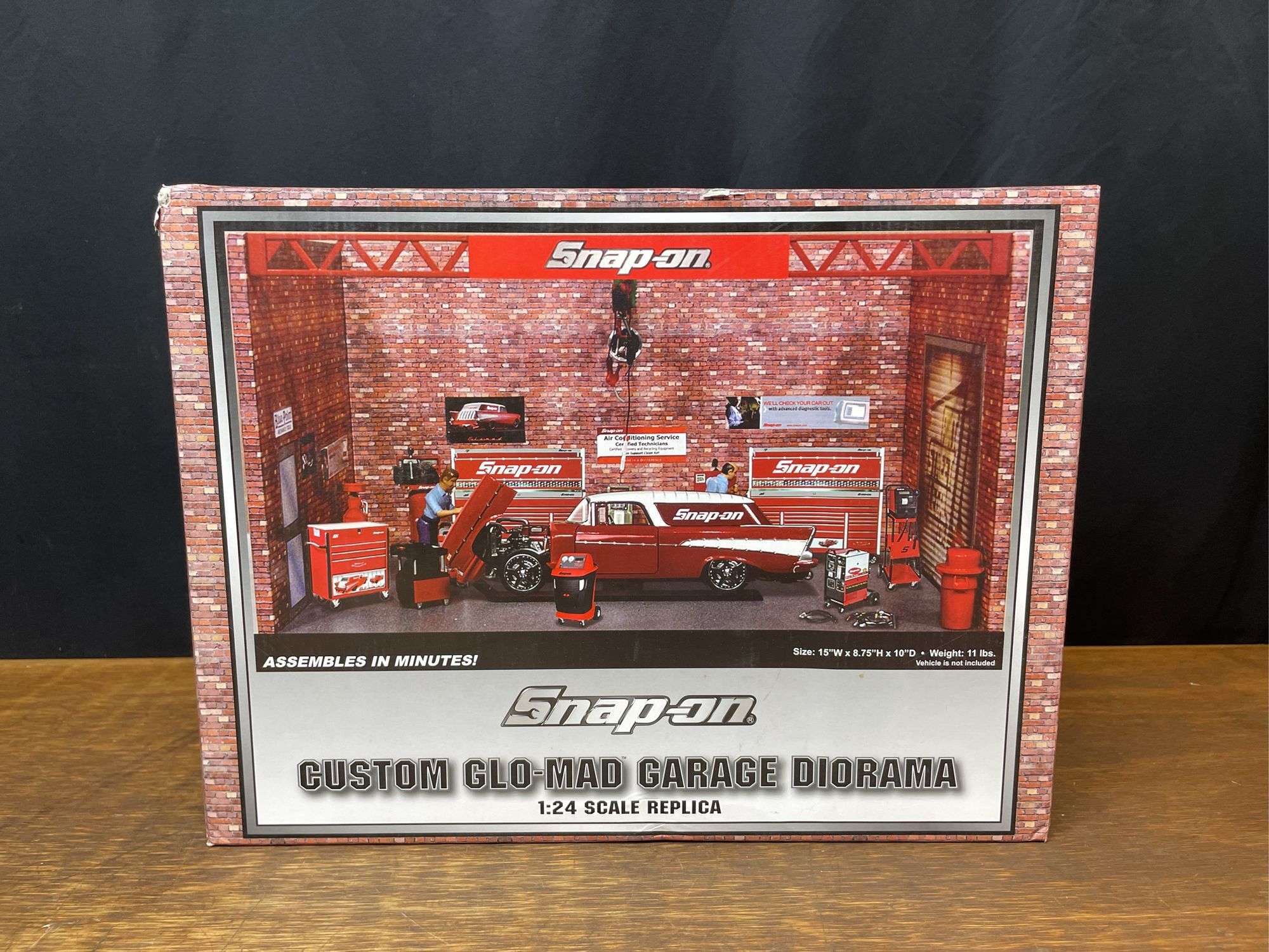 1/24 Snap-On Garage Diorama NIB Crown Premiums - Aumann Auctions, Inc.