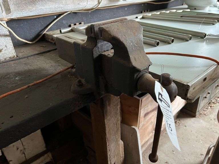 Bench Vice image