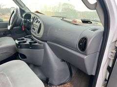2006 Ford E450 Box Truck