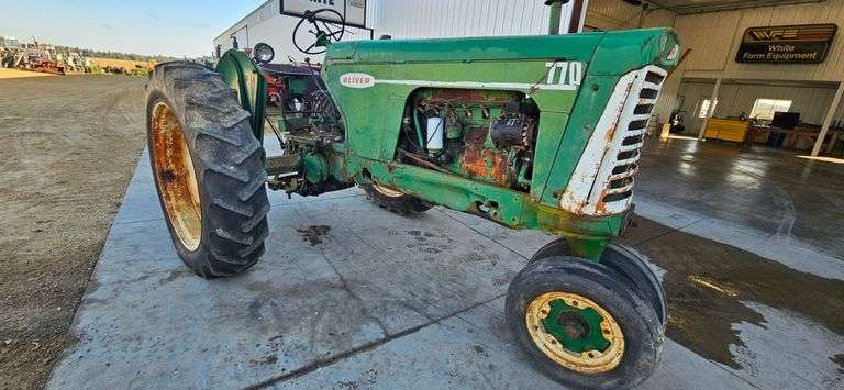 Oliver 770 Row Crop Gas image