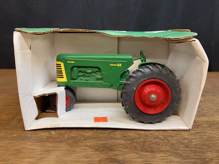 1/16 Oliver Super 88 NIB SC image