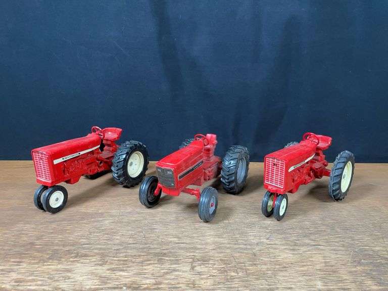 (3) 1/16 International Harvester Tractors Ertl image