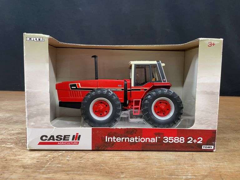 1/32 IH 3588 NIB Ertl image