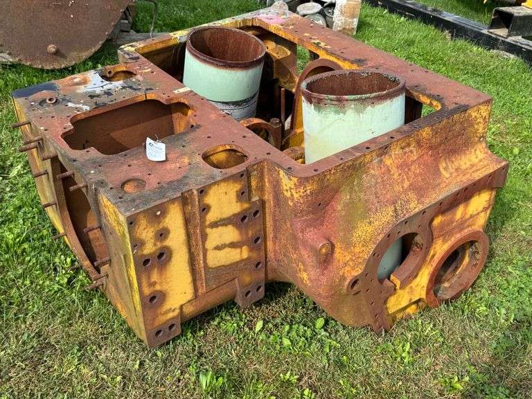 Caterpillar D8 Rear Case Casting image
