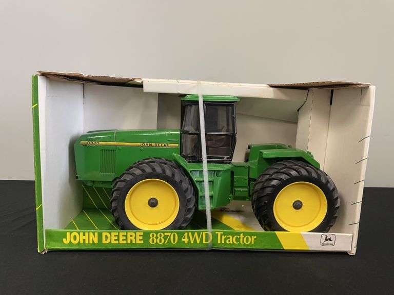 1/16 John Deere 8870 NIB Ertl image