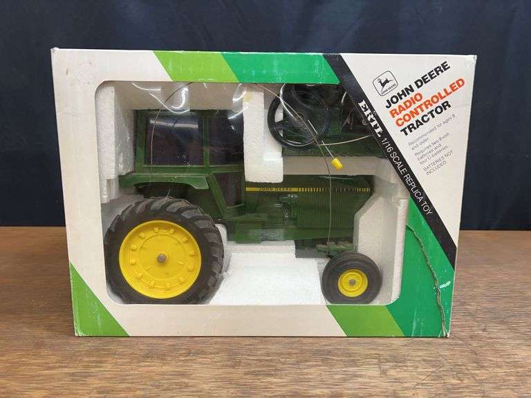 1/16 John Deere 4440 RC NIB Ertl image