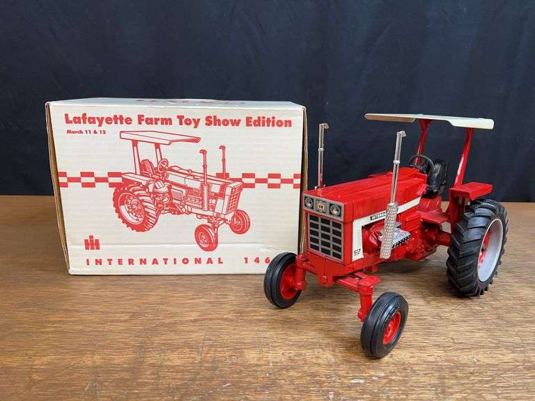 1/16 IH 1468 1995 Lafayette NIB Ertl image