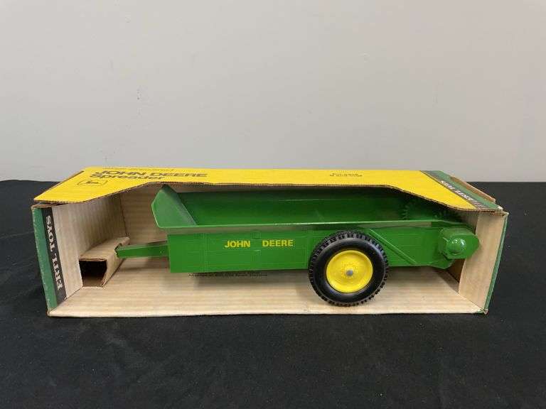 1/16 John Deere Spreader NIB Ertl image