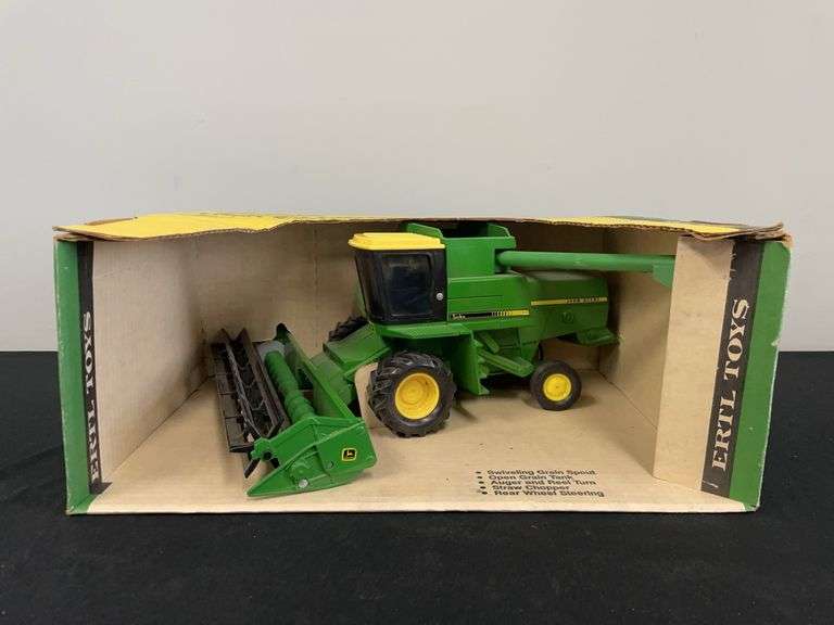 1/24 John Deere Titan Combine NIB Ertl image