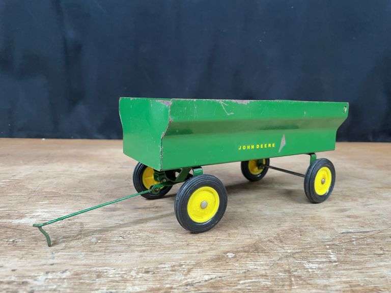 1/16 John Deere Flare Box Wagon Ertl image