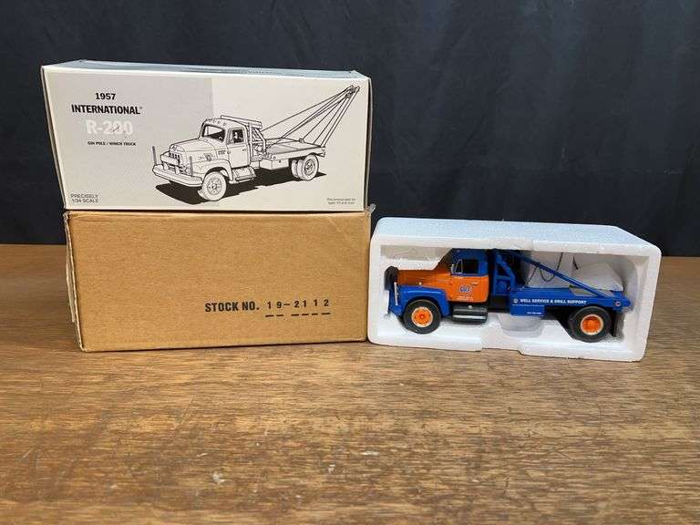 1/34 International R-200 Gulf Winch Truck NIB 1st Gear image