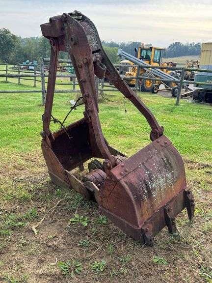 Clamshell Bucket image