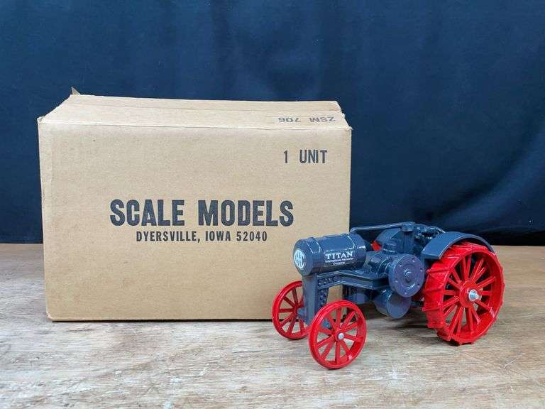 1/16 IHC Titan 10-20 NIB SM image