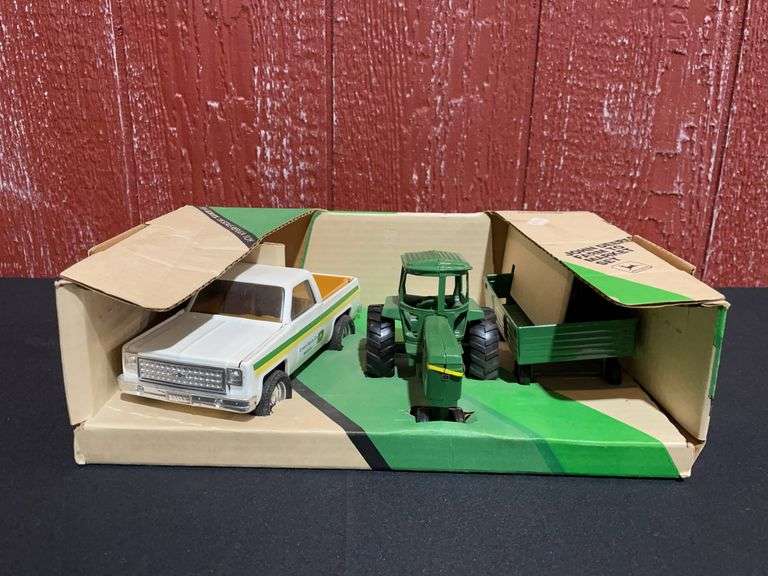 1/32 John Deere Farm to Market Set NIB Ertl image