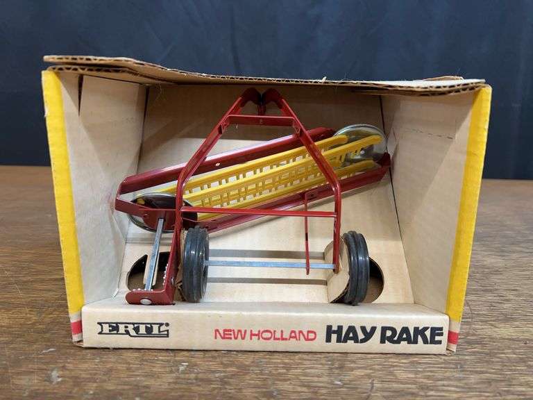 1/16 New Holland Hay Rake NIB Ertl image