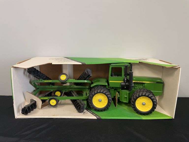 1/16 John Deere 8650 + Disk Set NIB Ertl image