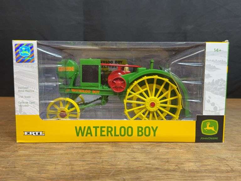 1/16 John Deere Waterloo Boy Museum NIB Ertl image