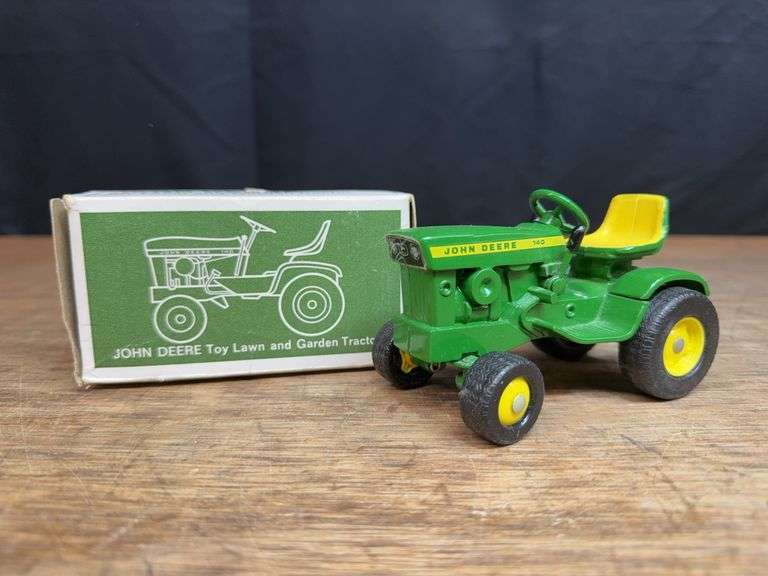 1/16 John Deere 140 L&G NIB Ertl image