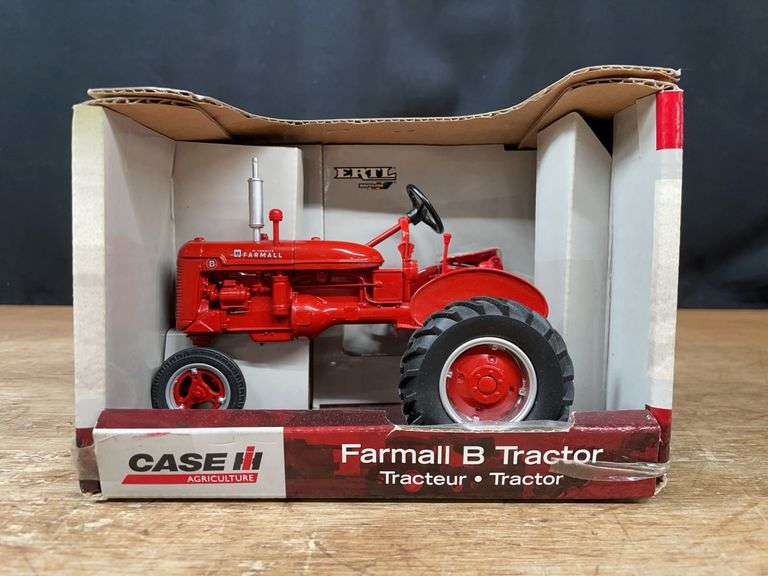 1/16 Farmall B NIB Ertl image