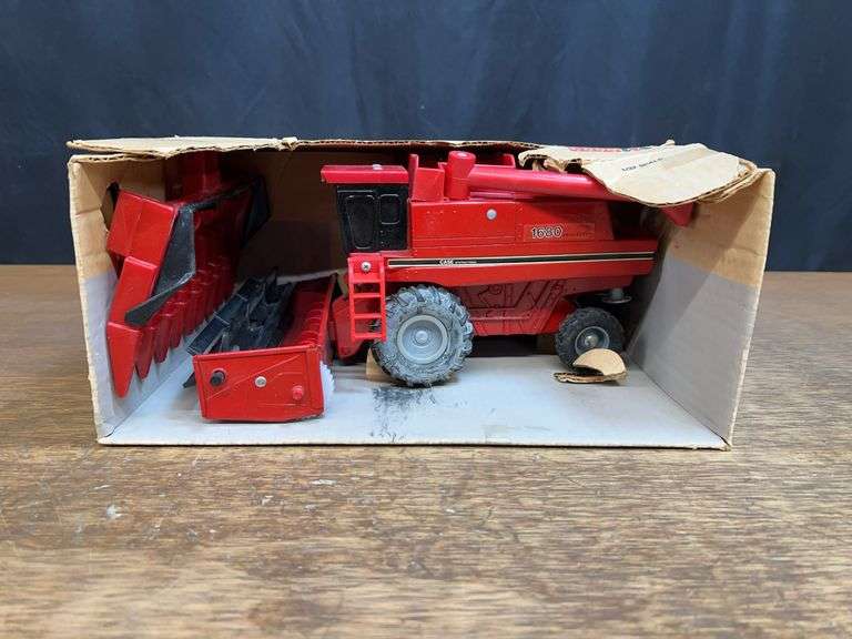 1/32 Case-IH 1680 Combine NIB Ertl image