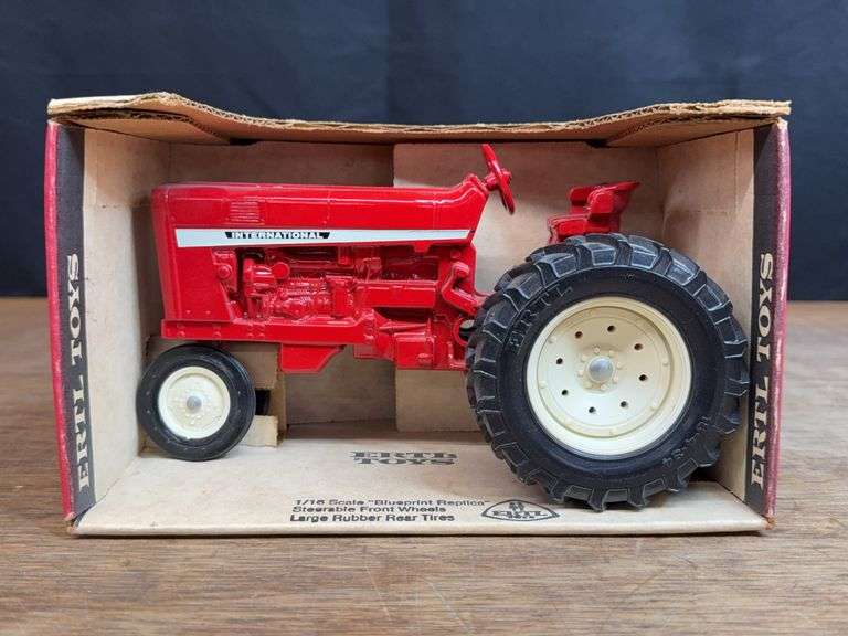 1/16 IH 544 NIB Ertl image