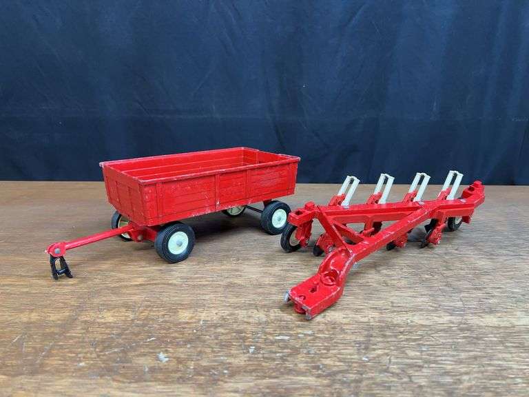 (2) 1/16 IH Plow + Wagon Ertl image
