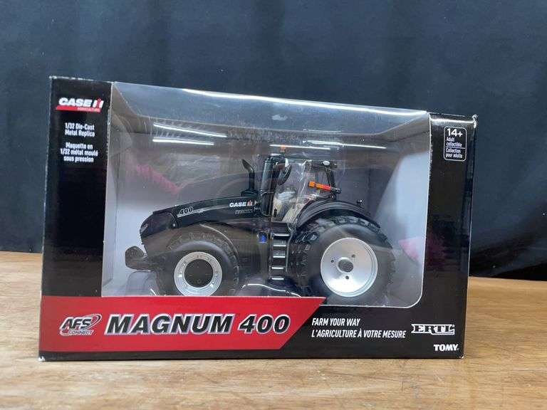 1/32 Case-IH Magnum 400 Black NIB Ertl image