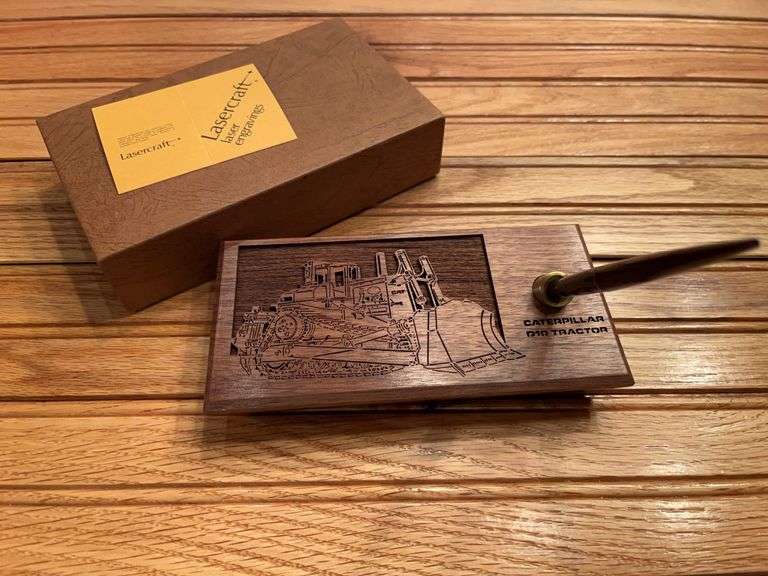 Caterpillar D10 Crawler Pen Holder image