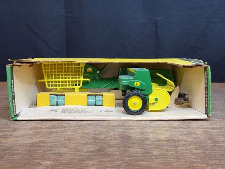 1/16 John Deere Baler Black Hitch NIB Ertl image