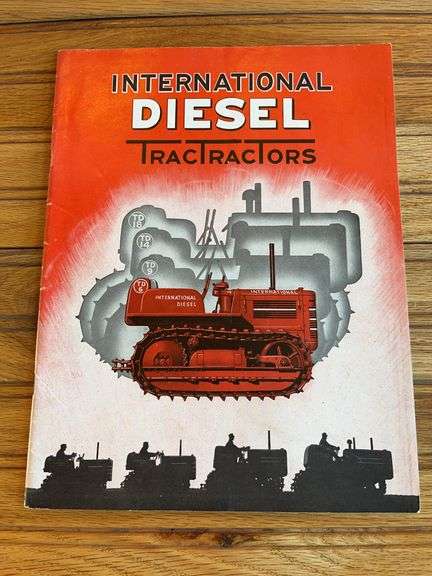 IH TracTracTors Sales Literature image