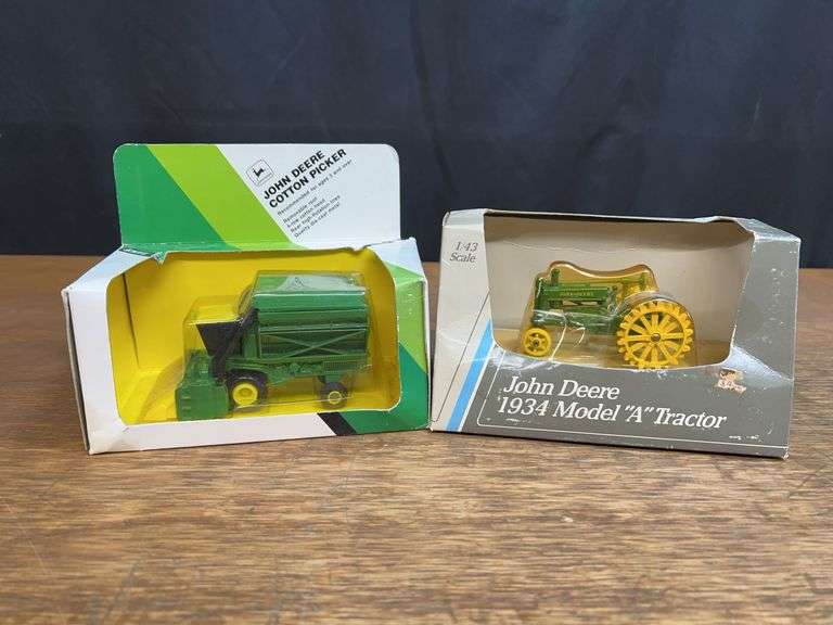 (2) 1/43 John Deere A + 1/80 John Deere Cotton Picker Ertl image