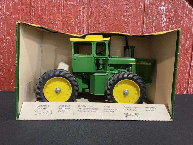 1/16 John Deere 7520 NIB Ertl image