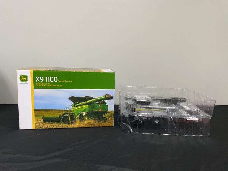 1/64 John Deere X9 1100 Combine Chrome 2021 Farm Show NIB Ertl image
