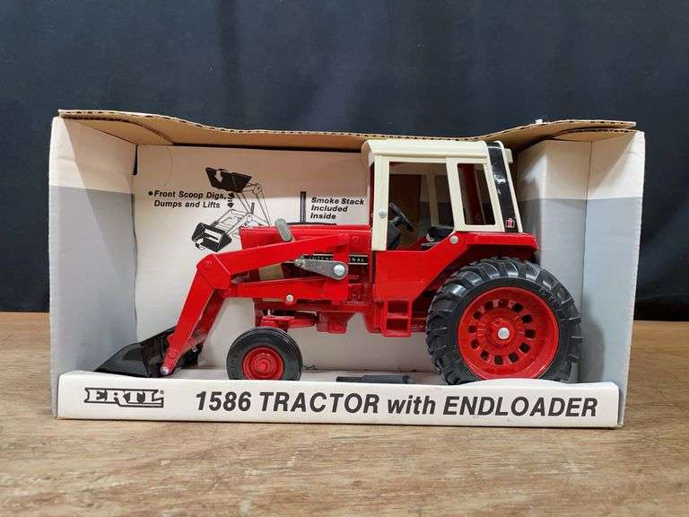 1/16 IH 1586 w/Loader NIB Ertl image