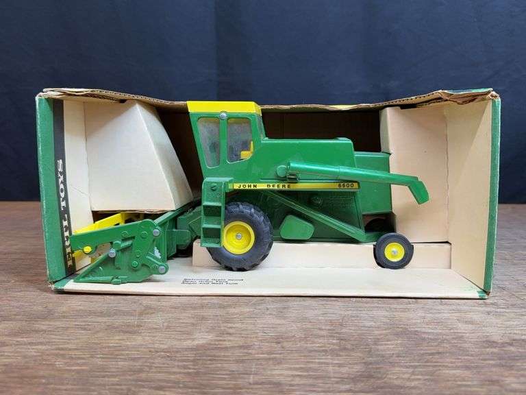 1/24 John Deere 6600 Combine NIB Ertl image