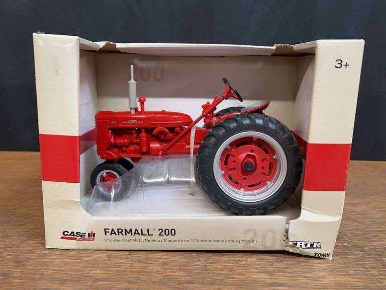 1/16 Farmall 200 NIB Ertl image