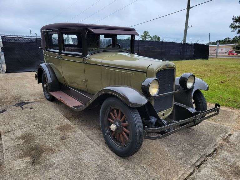 1928 Pontiac Sedan image