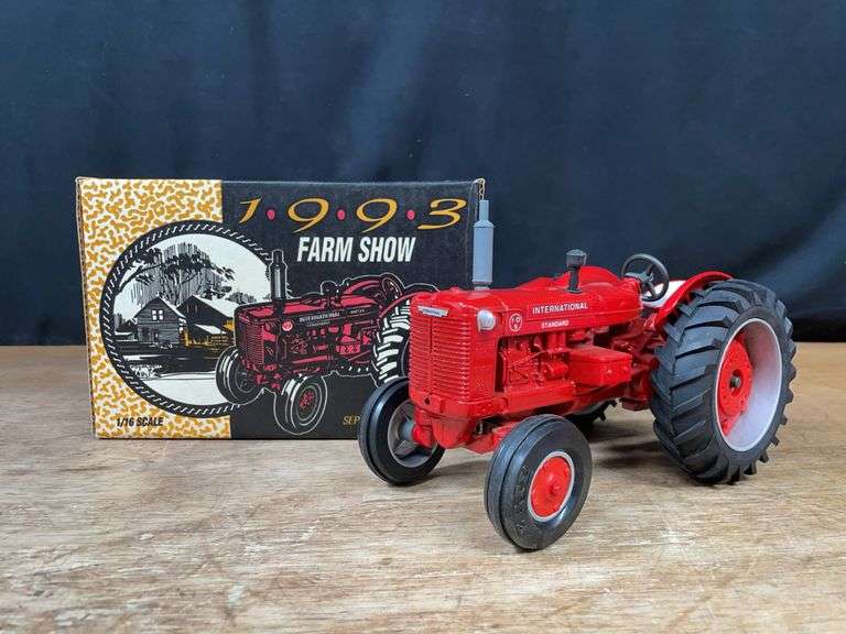 1/16 IH I-D9 1993 Farm Show NIB Ertl image
