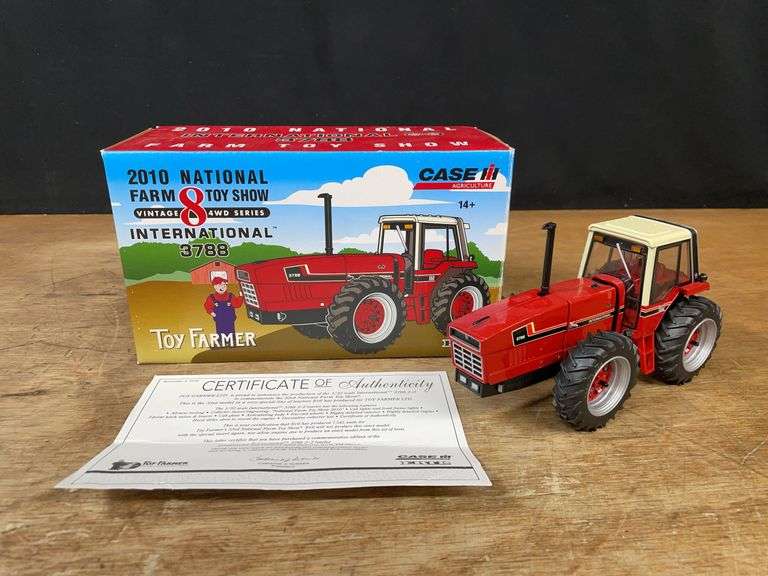 1/32 IH 3788 2010 NFTS NIB Ertl image