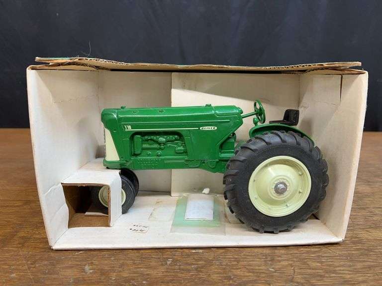 1/16 Oliver 770 Collector NIB SC image
