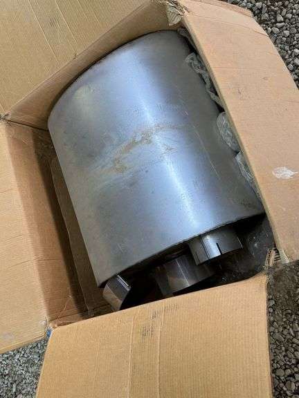 MCI Bus Muffler + General Tire image