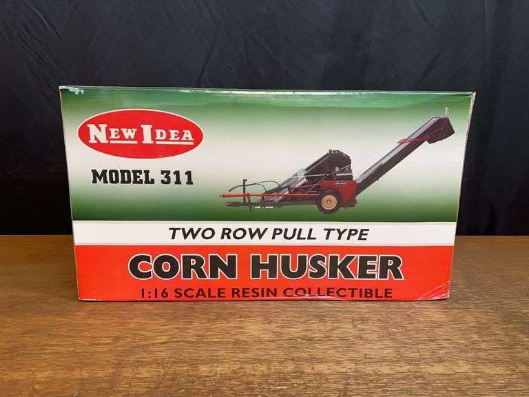 1/16 New Idea 311 Corn Husker NIB SC image