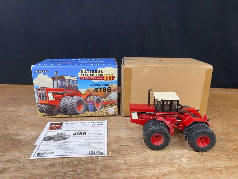 1/32 IH 4786 2015 NFTS NIB Ertl image